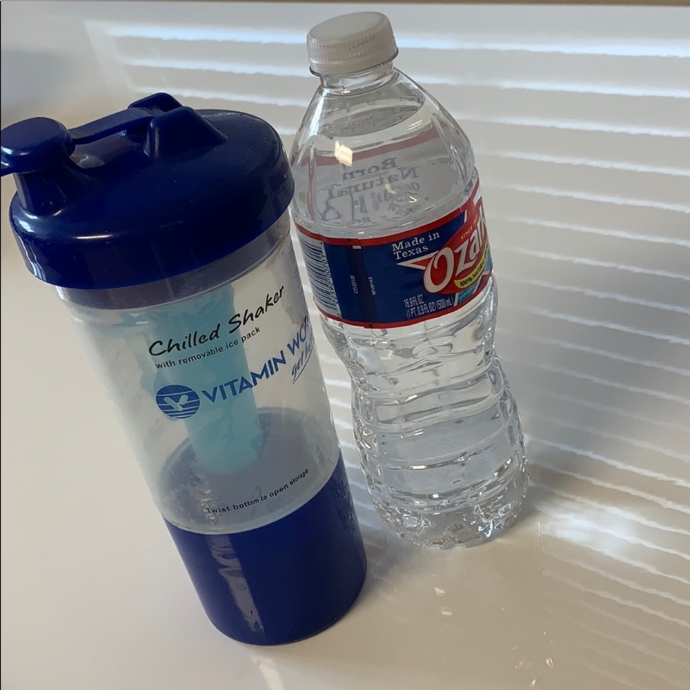 NEW Vitamin World Chilled Shaker Bottle Ice Pack